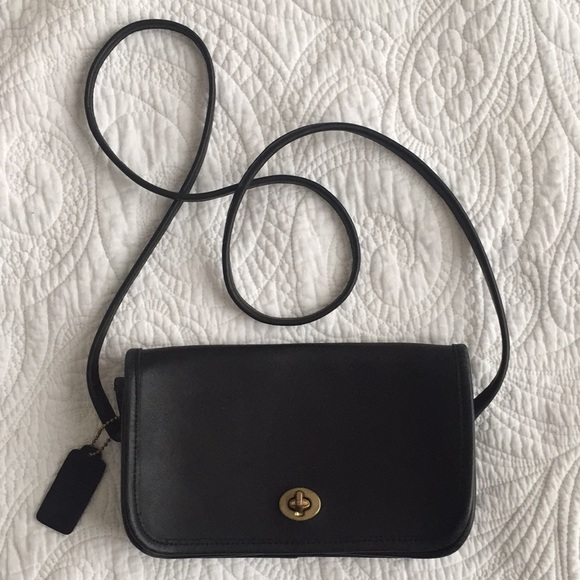 Coach Handbags - Vintage Coach crossbody bag